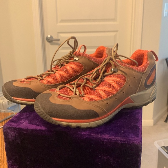 Merrell UNWORN trail running shoes w/ Vibram soles - Picture 3 of 7